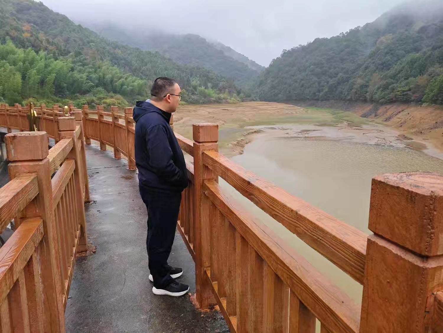 曹坊镇:河长日巡护碧水,步履不停守安澜