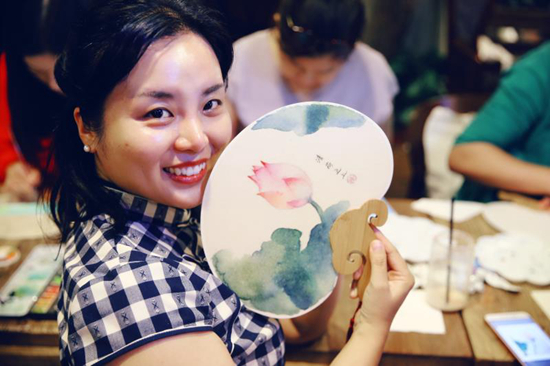 顾倩：带万名年轻妈妈边学画画边做公益